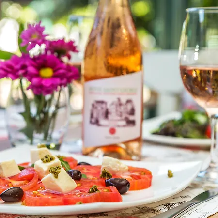 Saint George & Medical Otel